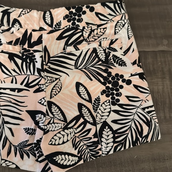 Janie and Jack Girls 5T White Shorts with Black and Pink Leaf-Print - Picture 9 of 9